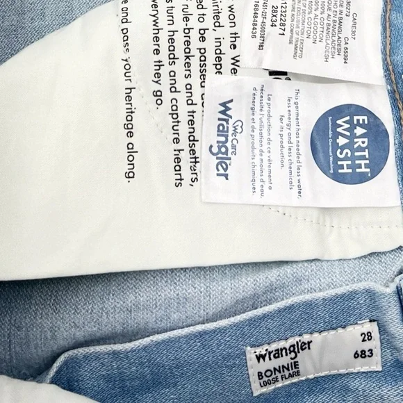 NWT Wrangler Bonnie 683 Loose Flare Jeans in Sonny Light Wash - Picture 7 of 8